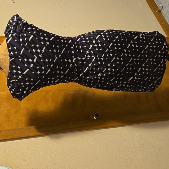 Banana Republic Black Cap Sleeve Mini Dress. Size 00Petite - Picture 6 of 9